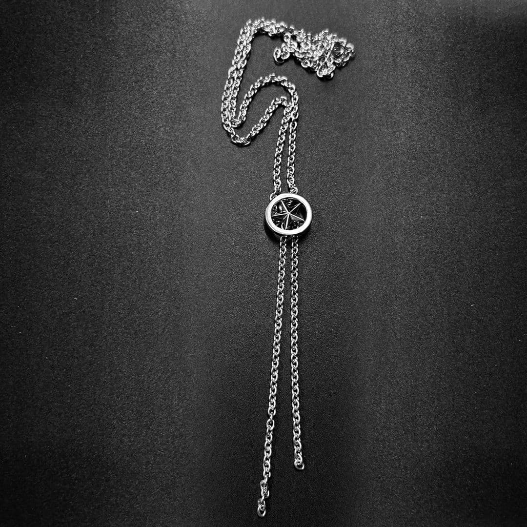 Dom Som Skiner Necklace.