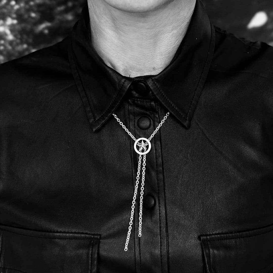 Dom Som Skiner Necklace.